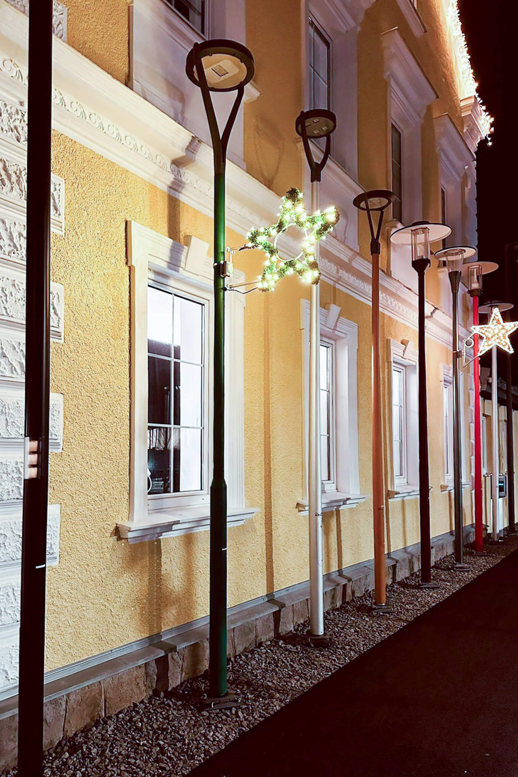 Straßenbeleuchtung mit Sternendekoration in Ried im Innkreis von Illumina