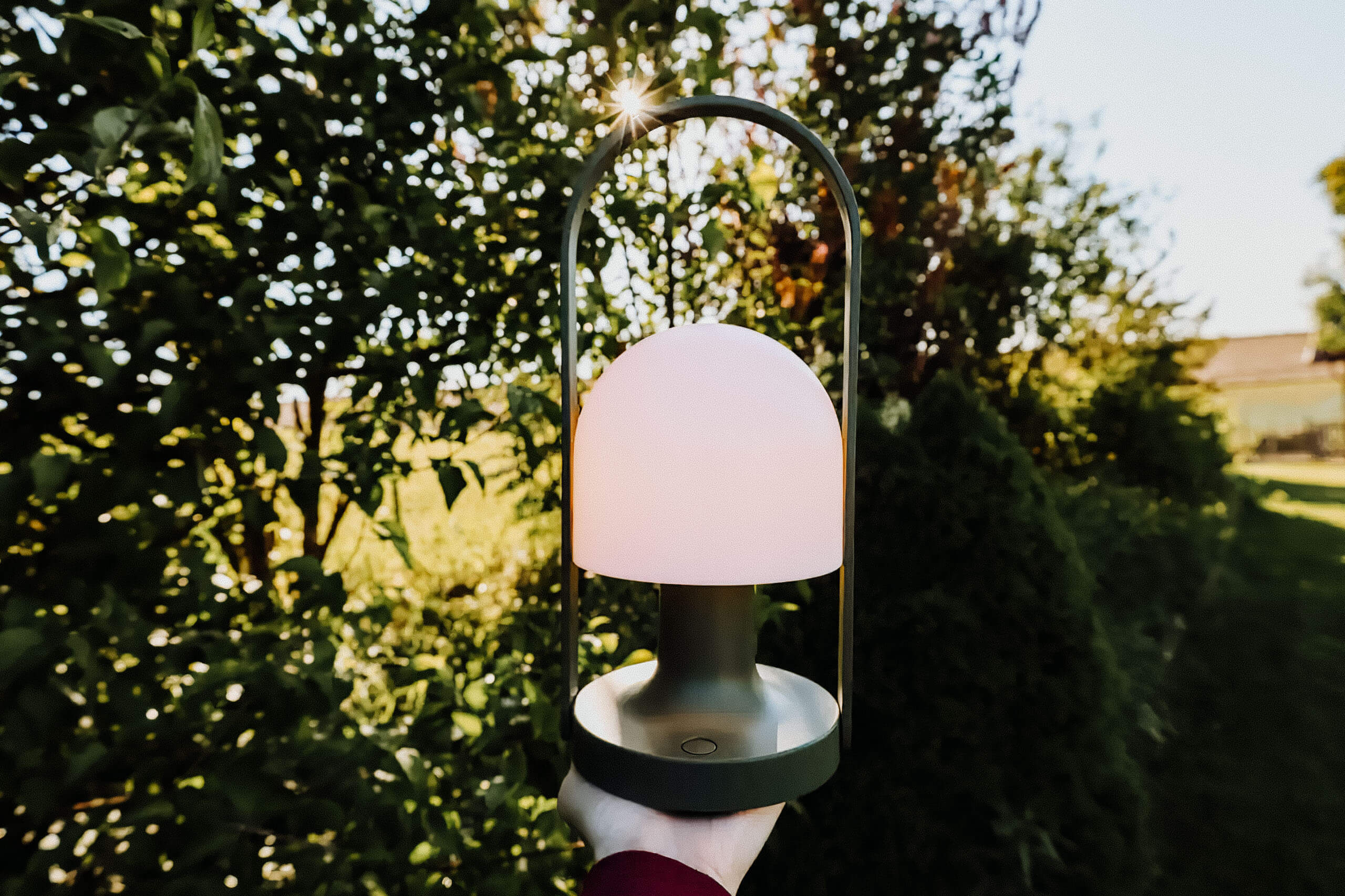 Portabler, pilzförmiger Akku-Lampen-Anhänger im Freien